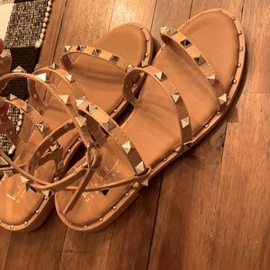 Steve Madden travel sandal look alikes